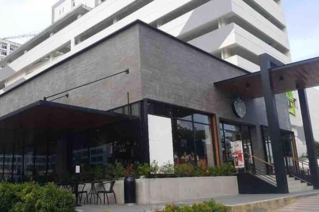 Trig Place At Grace Residence In Taguig City マニラ市 エクステリア 写真